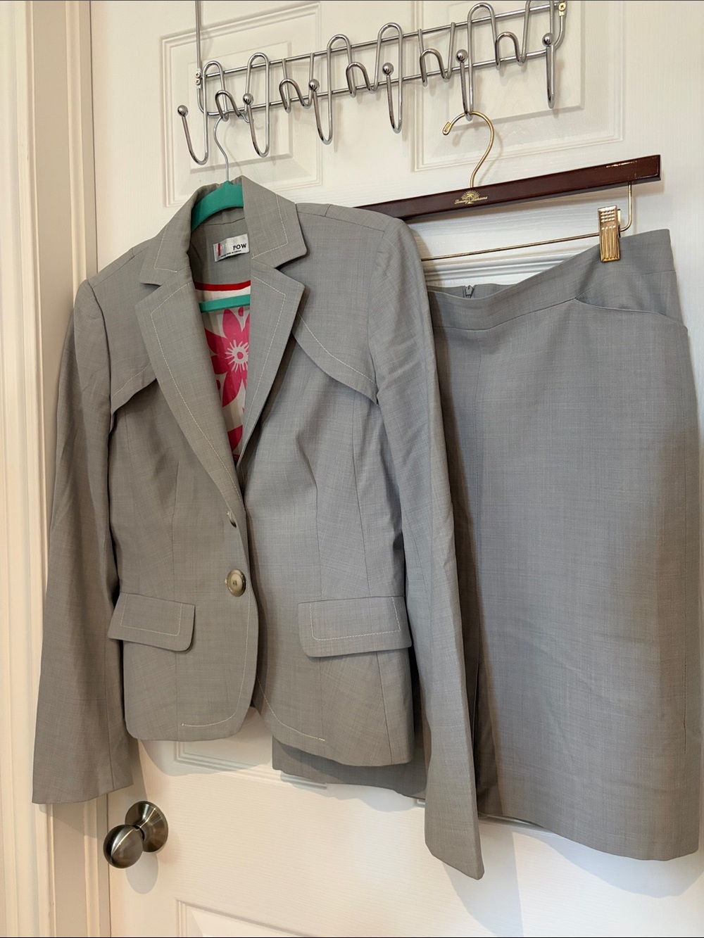 Tailored Light Gray Women's Suit Jacket & Skirt - Classic Two-Piece Set